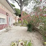 Intera Casa, 100 M Dal Mare, Grande Giardino