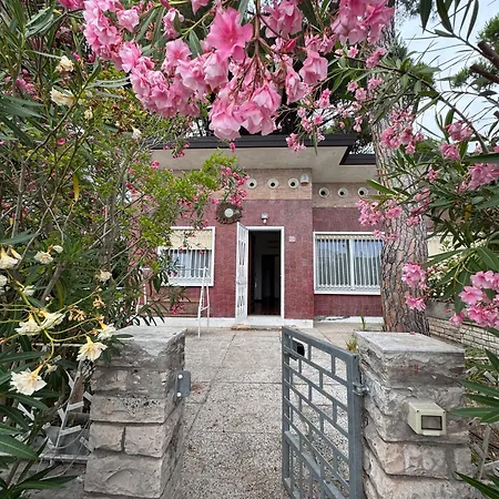 Villa Intera Casa, 100 M Dal Mare, Grande Giardino