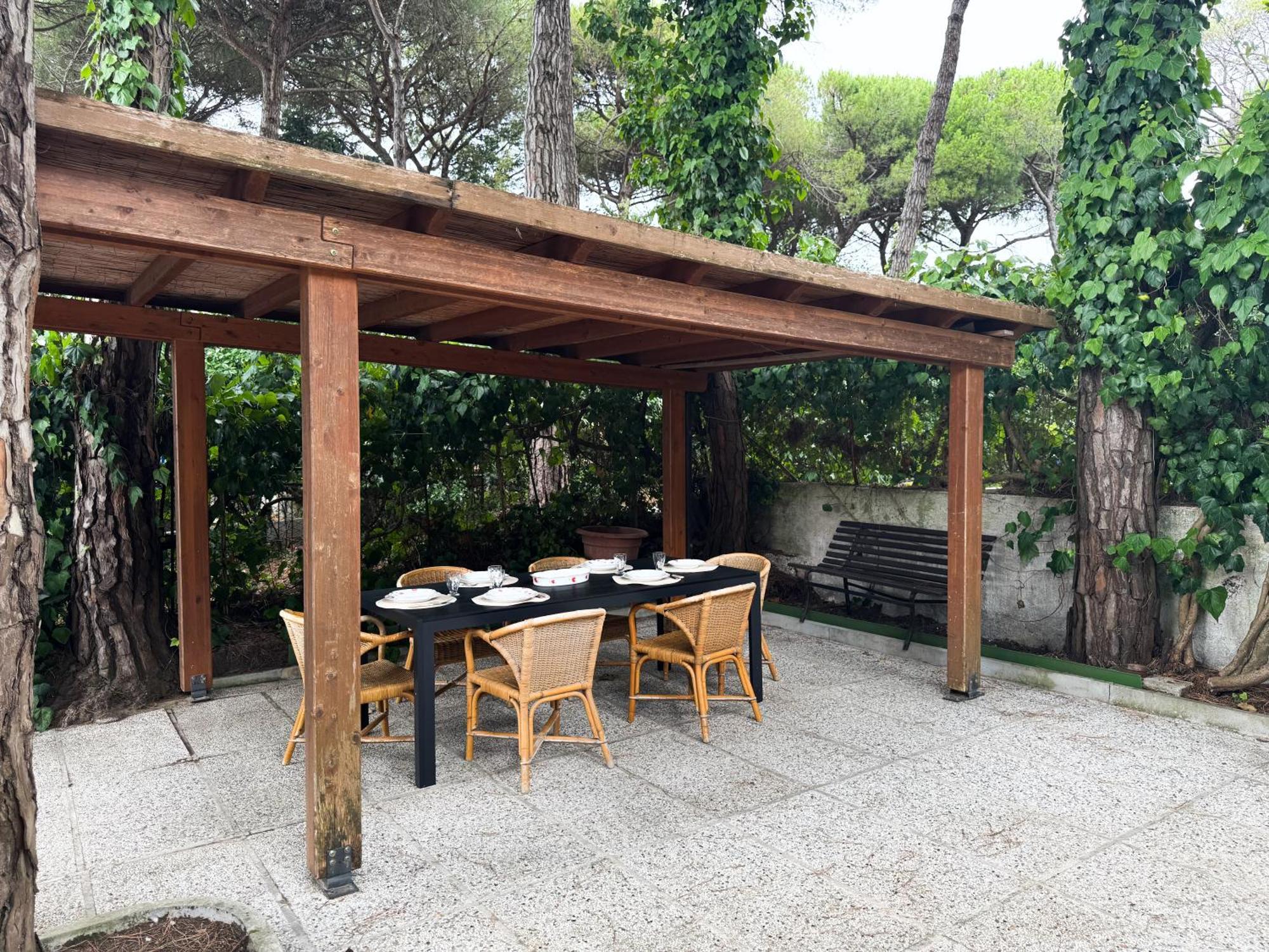 Intera Casa, 100 M Dal Mare, Grande Giardino *