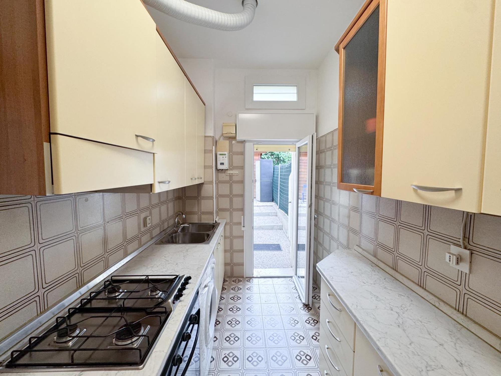 Intera Casa, 100 M Dal Mare, Grande Giardino *